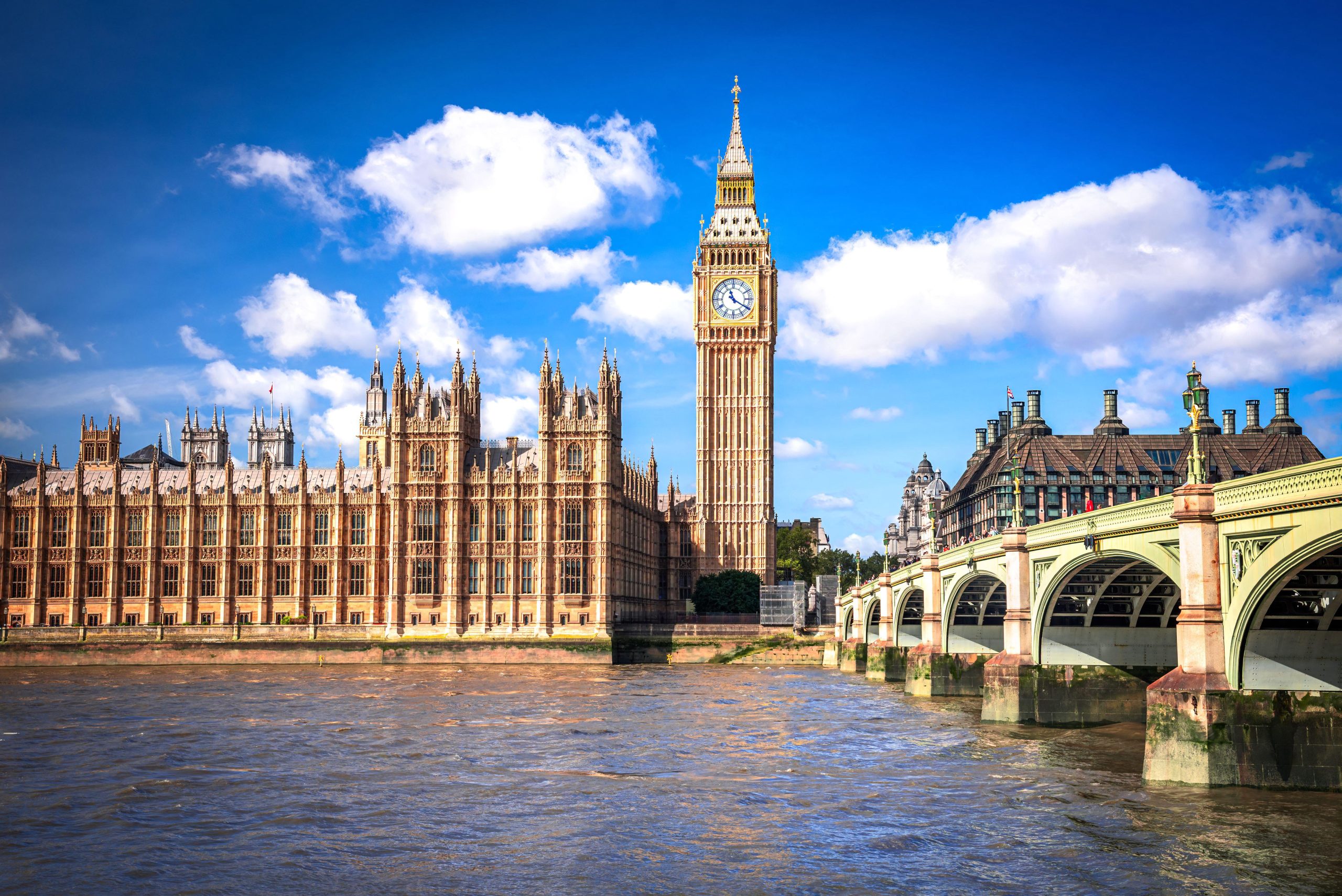 2T96YCH London, United Kingdom. Big Ben and Parliament Building, beautiful blue sky with white clouds.